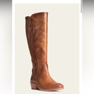 FRYE CARSON PIPING TALL BOOTs - SZ 9. Never worn and NWT
